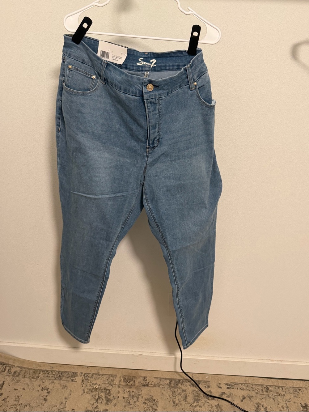 Seven7 Women's Light Wash Boyfriend Jeans
